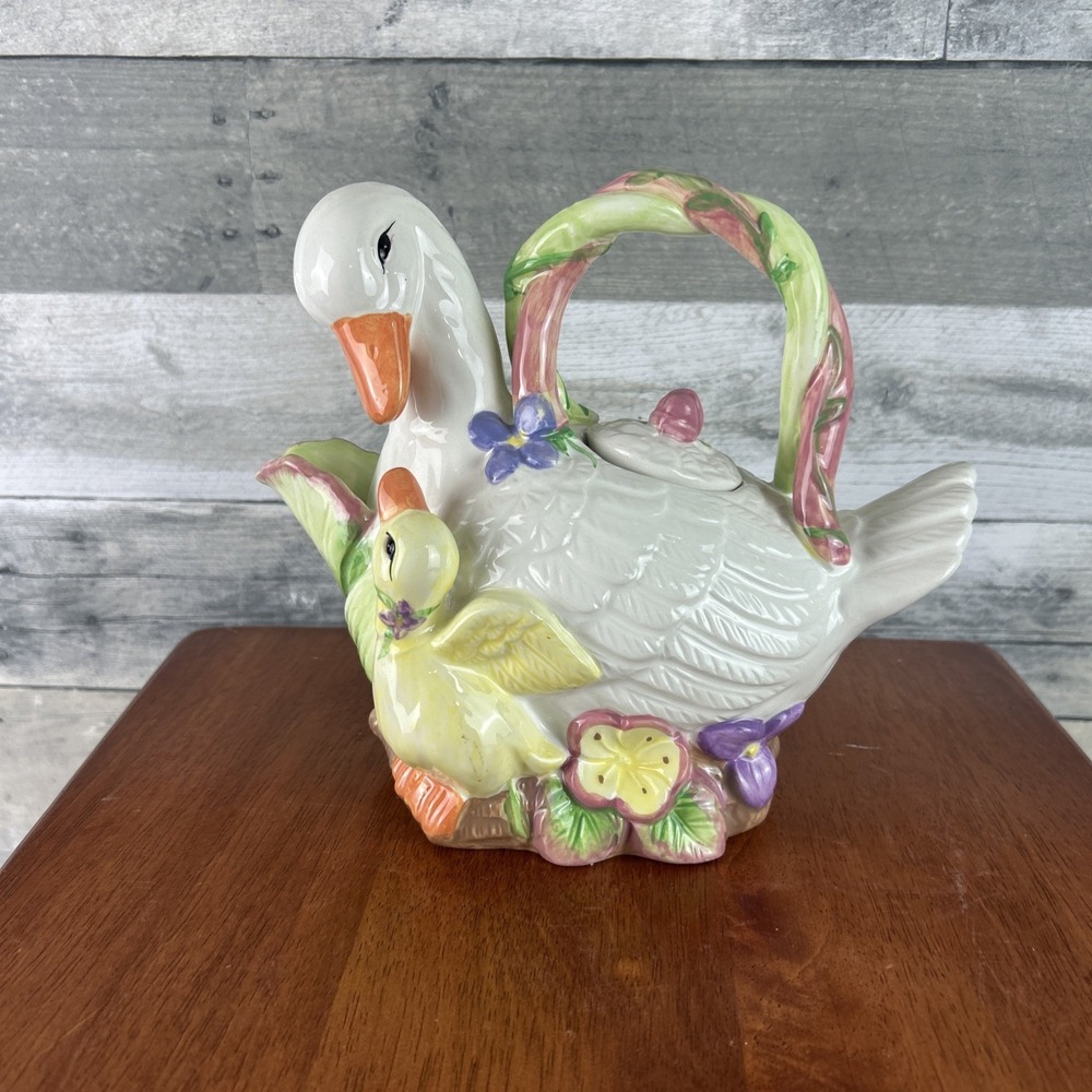 Style-Eyes Baum Bros White Ceramic Duck Tea Pot